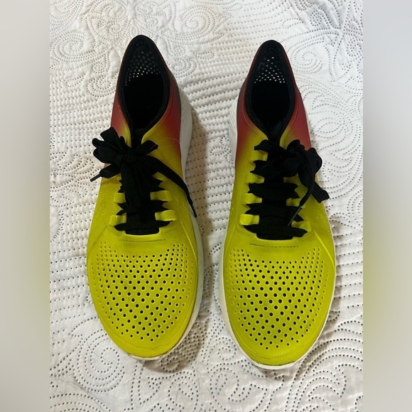 Crocs LiteRide Pacer Shoe Sneaker Mesh Color Dip  Red Yellow Mens 9 - Picture 3 of 9